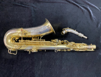 Photo Original Gold Plated Conn Chu Alto Sax with Unique Portrait Engraving - Serial # 155420